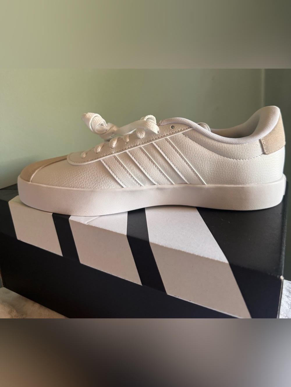 NEW IN BOX  ADIDAS Women's VL Court 3.0 Shoe SIZE 10